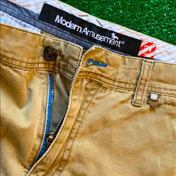 Modern Amusement Short - Picture 2 of 3